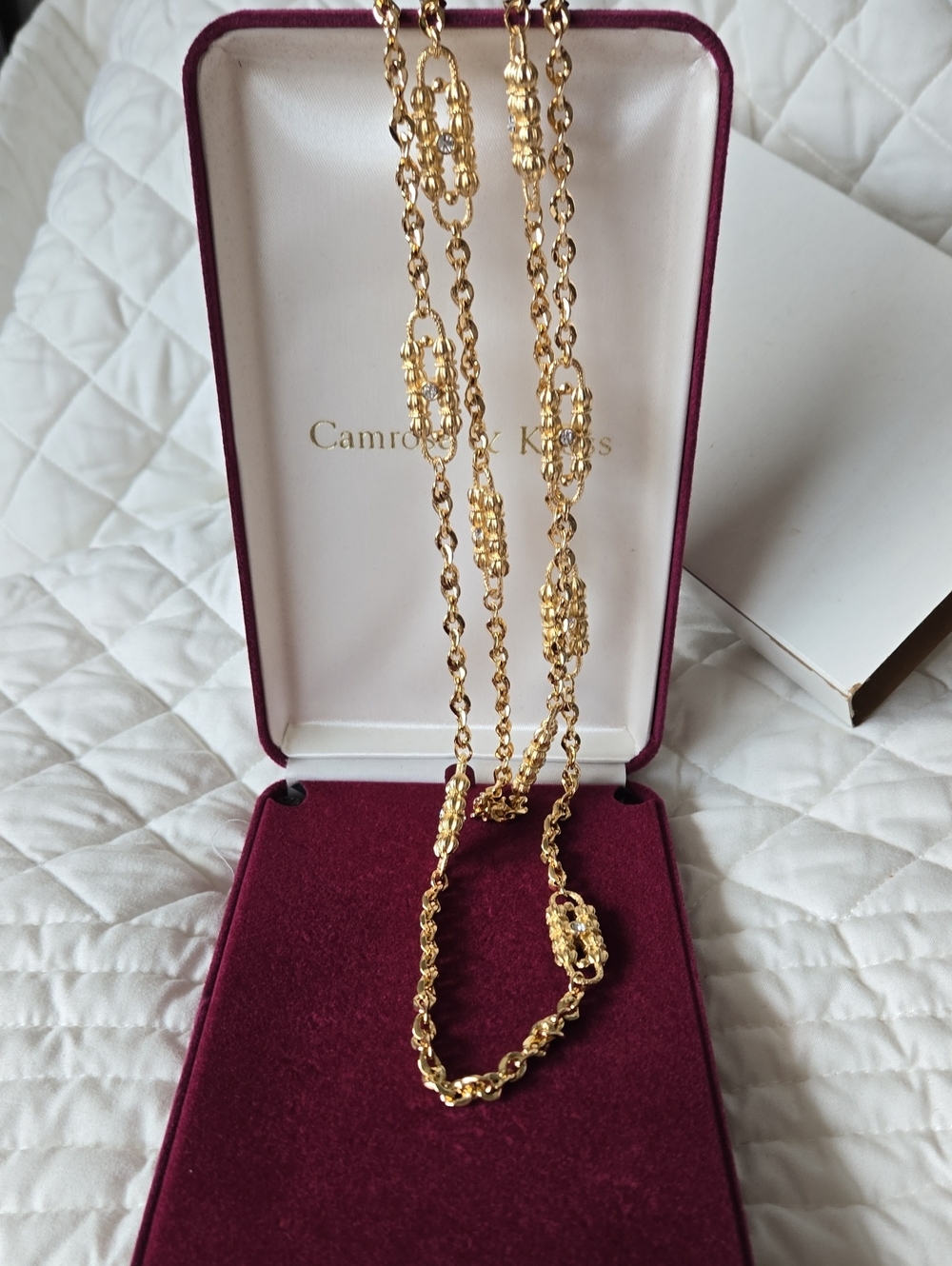 Jacqueline Bouvier Style Gold Decorative Link Necklace - Women's Fashion Jewelry